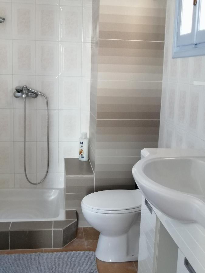 Aegina Port Apt 2-Διαμέρισμα Στο Λιμάνι Της Αίγινας 2 Esterno foto